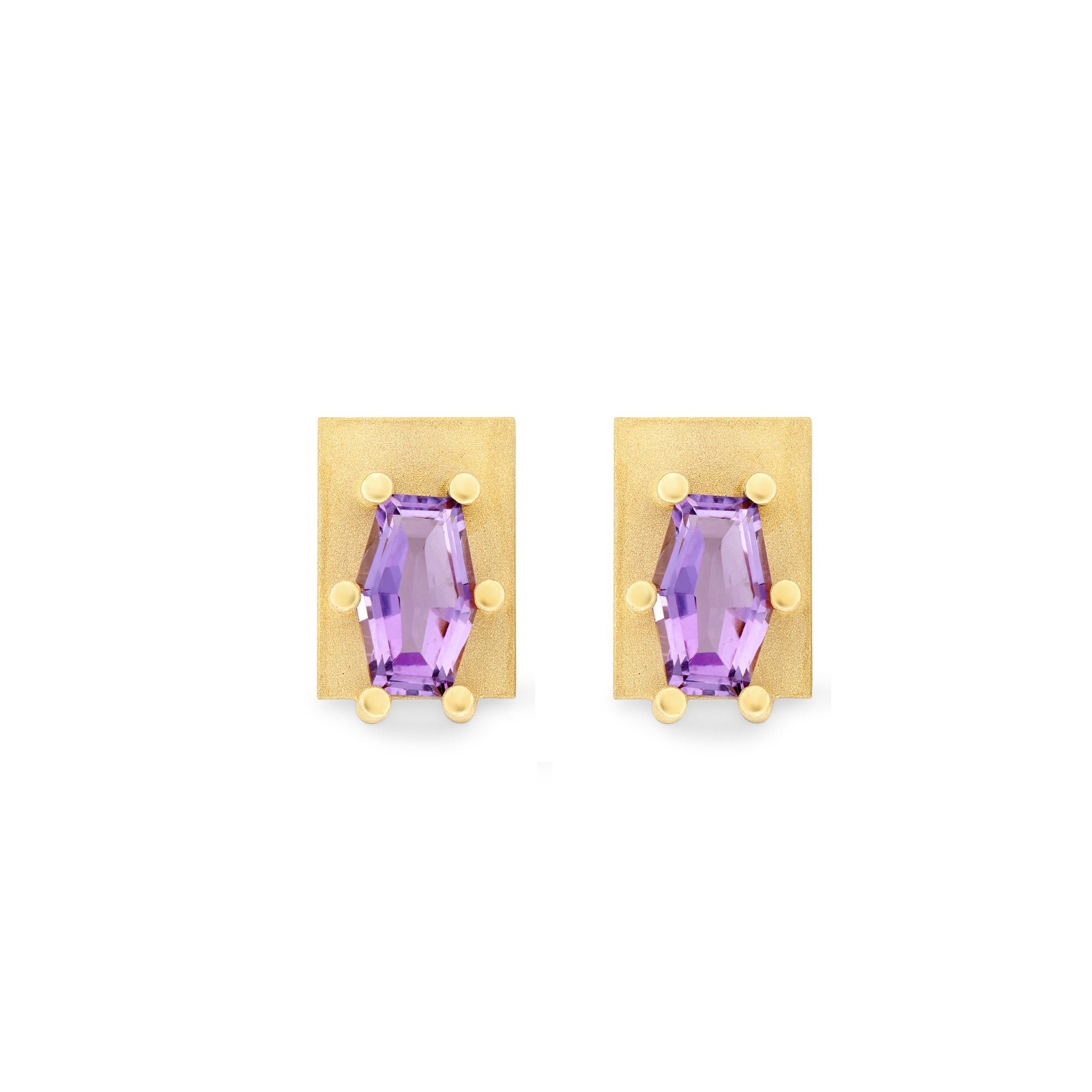Ravishing Amethysts: The Auralandi Earrings showcase the captivating beauty of fancy-cut dark amethysts. These gemstones, carefully chosen for their exquisite color and clarity, radiate an aura of mystique and allure. The rich hues of amethysts add a touch of glamour and refinement to these extraordinary earrings.