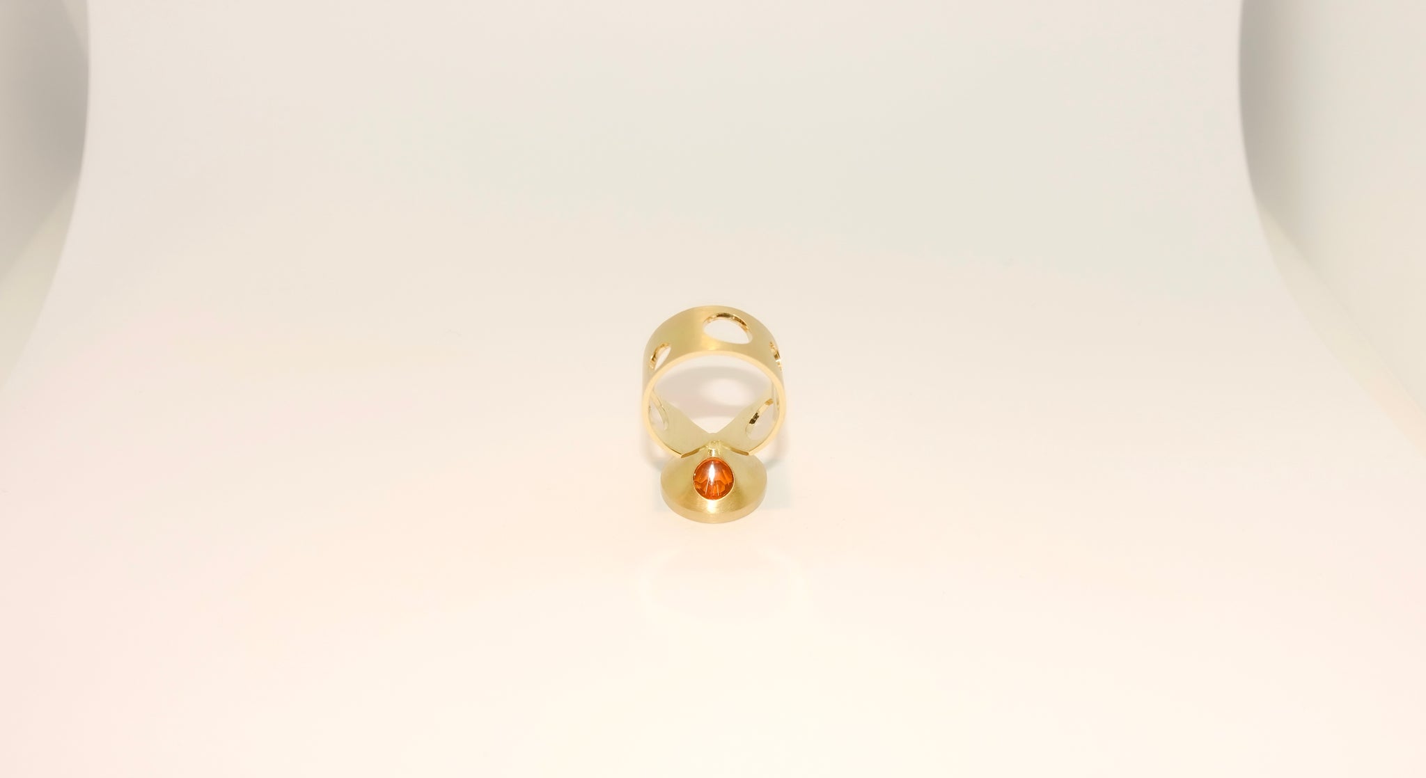 Betelgeuse Fire Opal Ring in 18K vivid yellow gold holds a hypnotic bespoke concave round brilliant from the state of Oregon in the USA. This fire dragon’s eye opal gleams with an inextinguishable fiery orange light. Hand-cut and finished to a very high level with 100k diamond polish